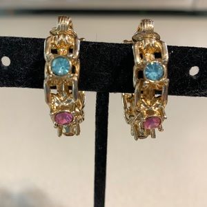 Sarah Coventry gold tone clip on earrings (242)